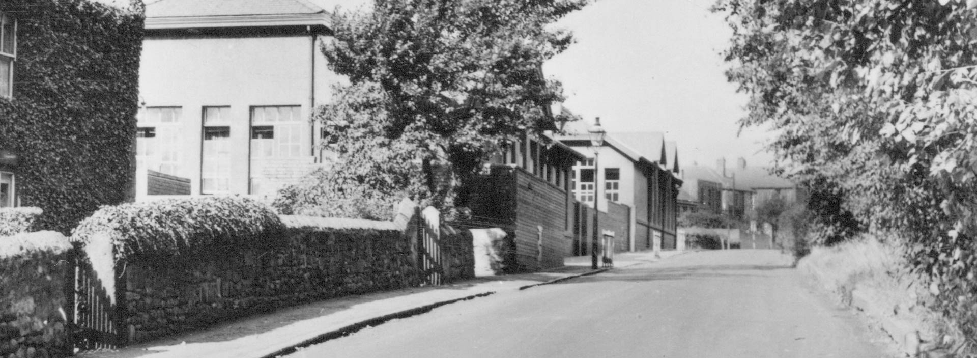 image looking up The Green road towards Walbottle Primary School